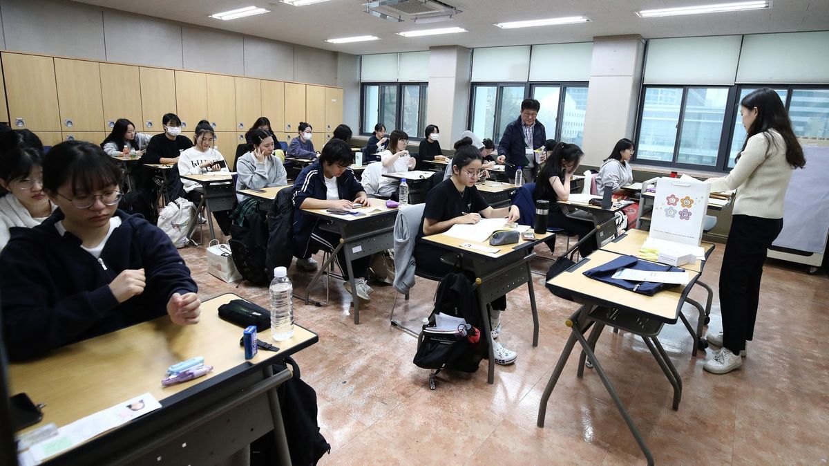 Studenti žalují jihokorejskou vládu, osmihodinové přijímačky byly kratší o 90 sekund